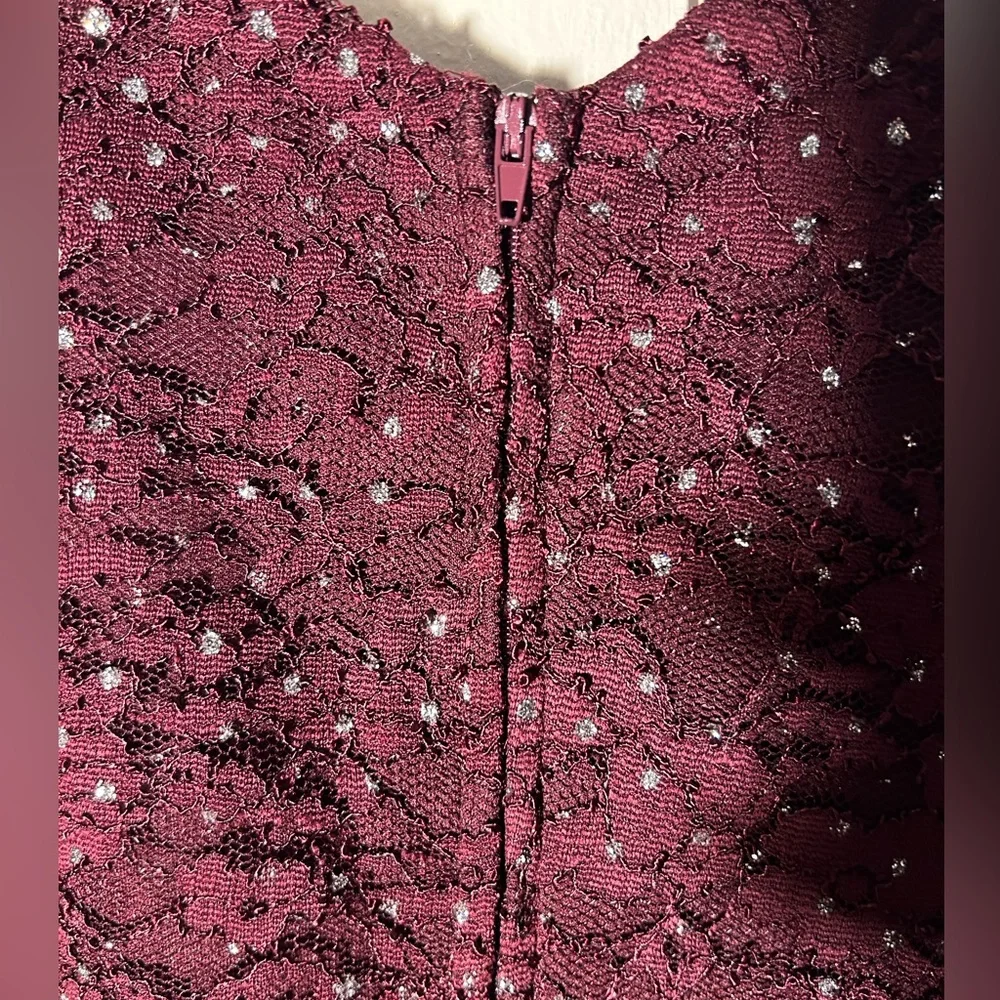Diamond maroon lace dress - Picture 3 of 7